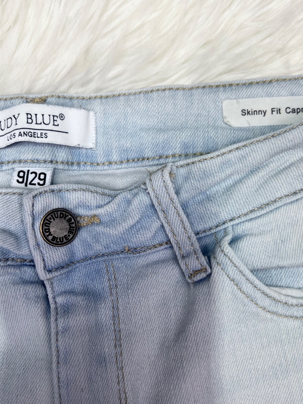 Judy Blue • Skinny Fit Capri Jeans Light Wash Stretch Women’s 9/29 - Picture 5 of 6